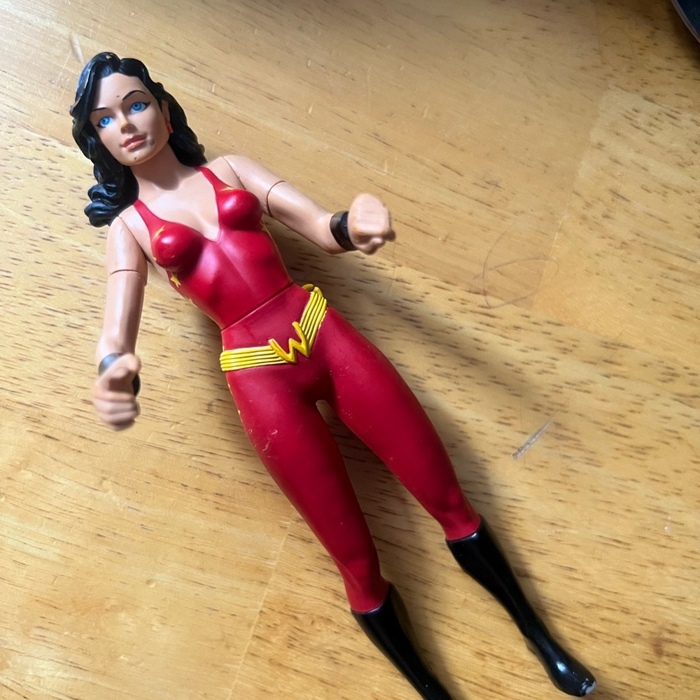 DC Comics Red and Black Action Figure 2001 Wonder Woman ✨